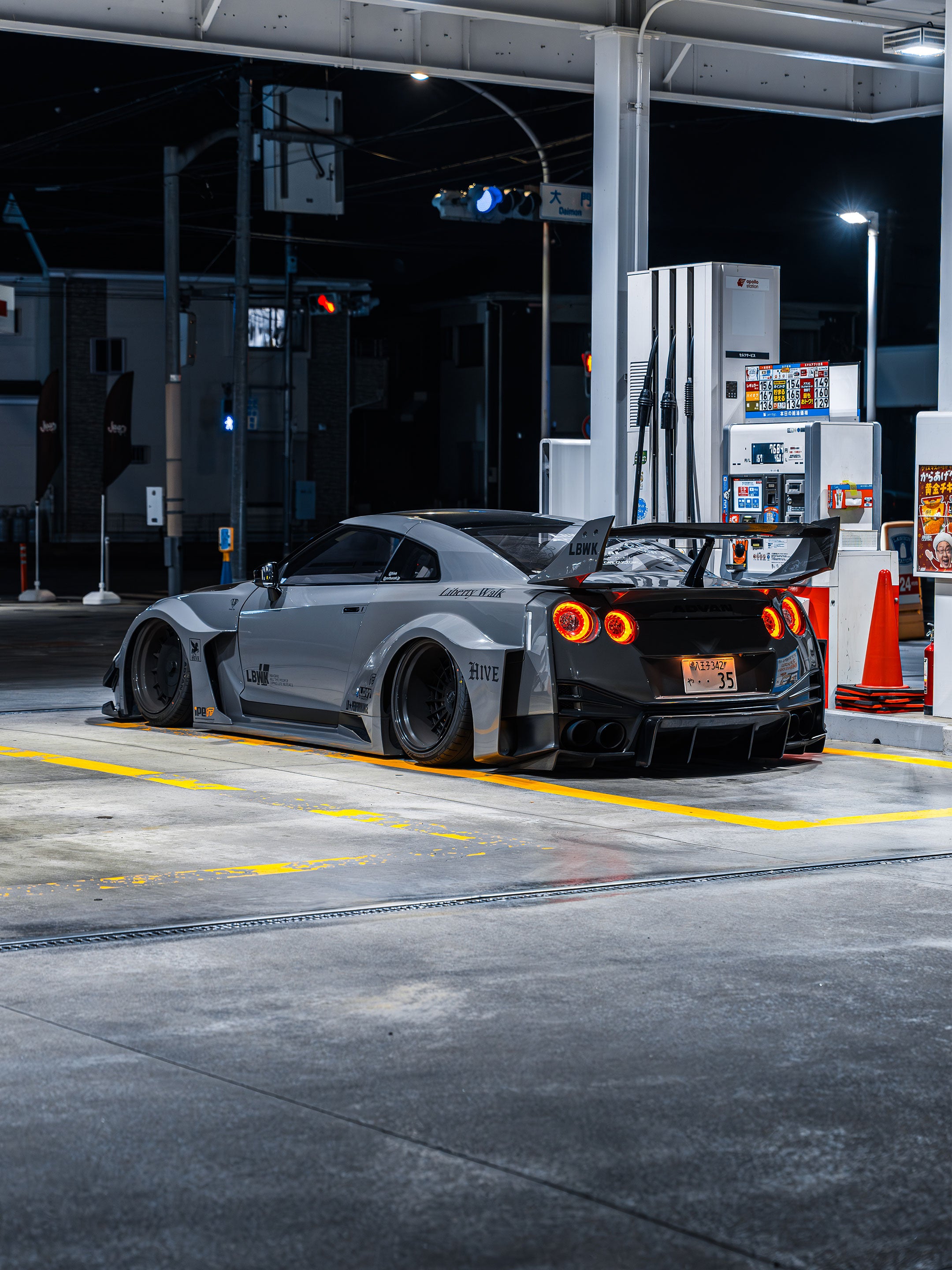 Silhouette R35 GTR - Gold Tier – Hive Tours
